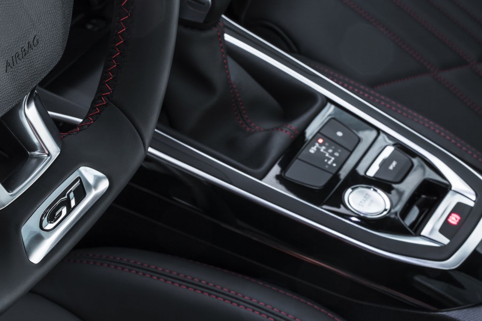 Photo volant console centrale Peugeot 308 GT