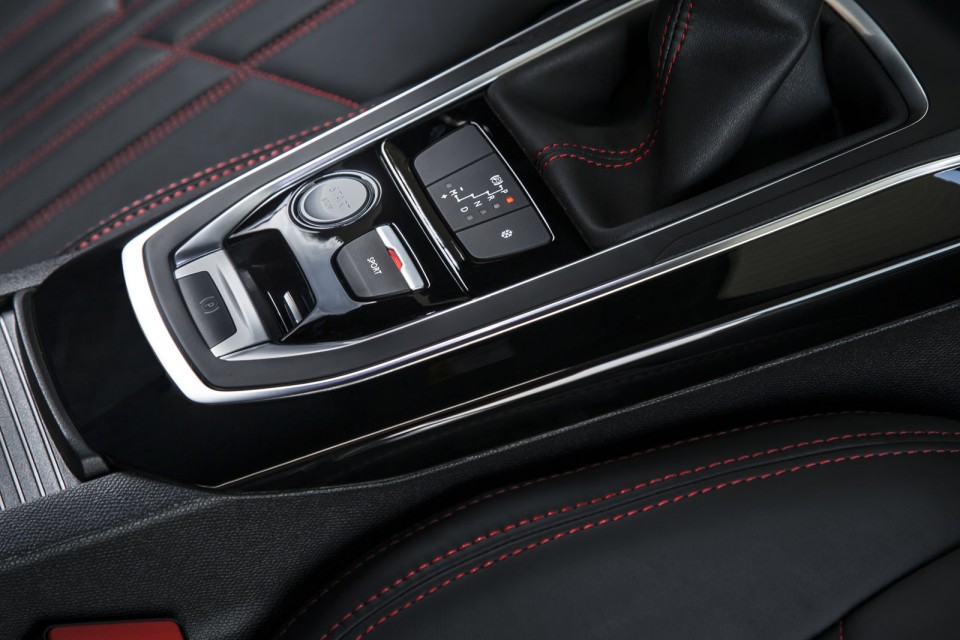 Photo console centrale Peugeot 308 GT