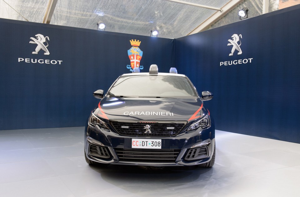 Photo cérémonie remise des clés Peugeot 308 GTi Carabinieri I