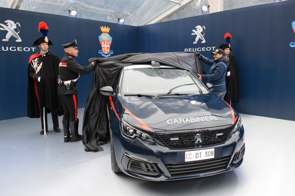 Photo cérémonie remise des clés Peugeot 308 GTi Carabinieri I