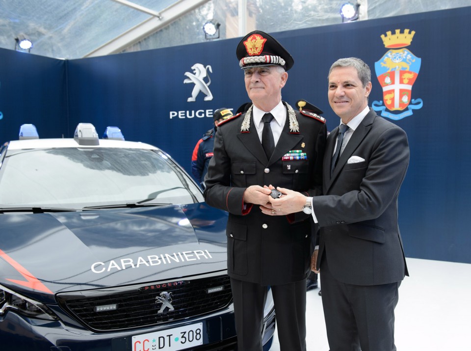 Photo cérémonie remise des clés Peugeot 308 GTi Carabinieri I