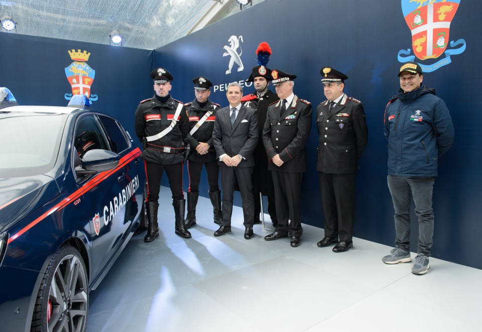 Photo cérémonie remise des clés Peugeot 308 GTi Carabinieri I