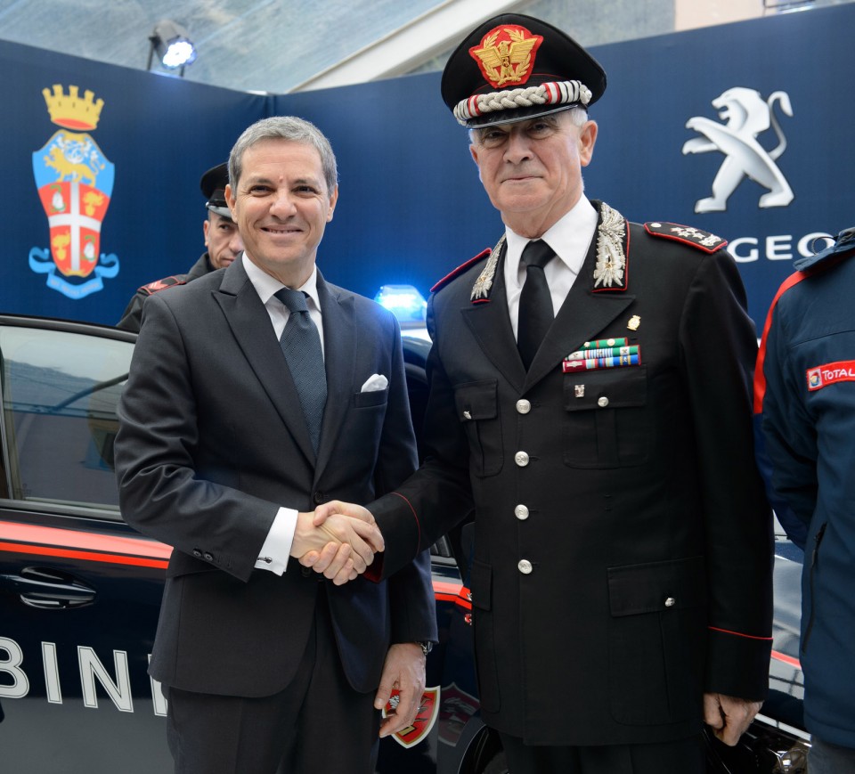 Photo cérémonie remise des clés Peugeot 308 GTi Carabinieri I