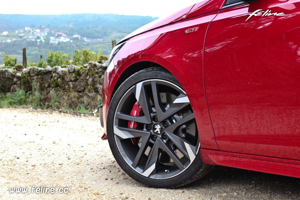 Photo jante alliage 19 Carbone19 Peugeot 308 GTi by Peugeot Sport (2015)