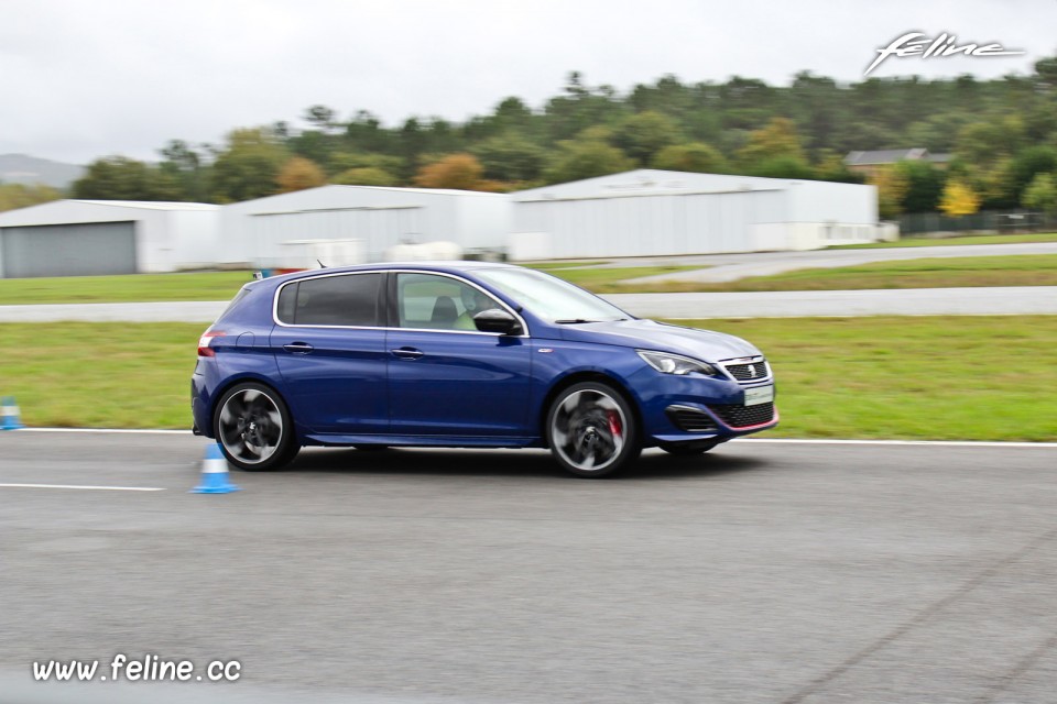 Photo essai circuit Braga Peugeot 308 GTi by Peugeot Sport (2015)