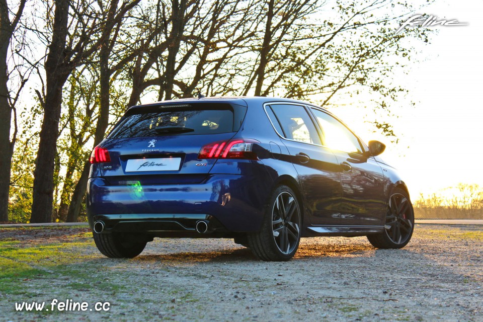 Photo 3/4 arrière Peugeot 308 GTi by Peugeot Sport (2015)