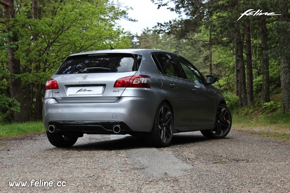 Photo 3/4 arrière Peugeot 308 GTi 1.6 THP 270 (2016)