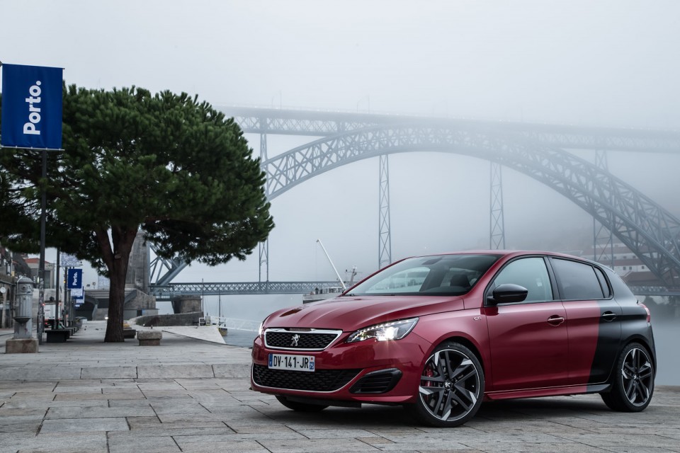 Photo Peugeot 308 GTi Coupe Franche noir rouge - Essais 2015