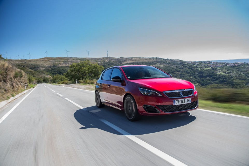 Photo Peugeot 308 GTi Coupe Franche noir rouge - Essais 2015