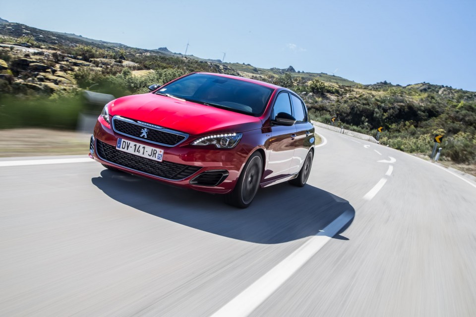 Photo Peugeot 308 GTi Coupe Franche noir rouge - Essais 2015