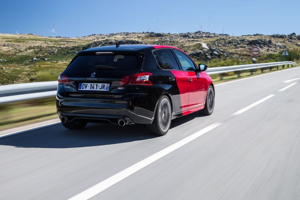 Photo Peugeot 308 GTi Coupe Franche noir rouge - Essais 2015