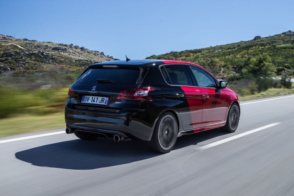 Photo Peugeot 308 GTi Coupe Franche noir rouge - Essais 2015