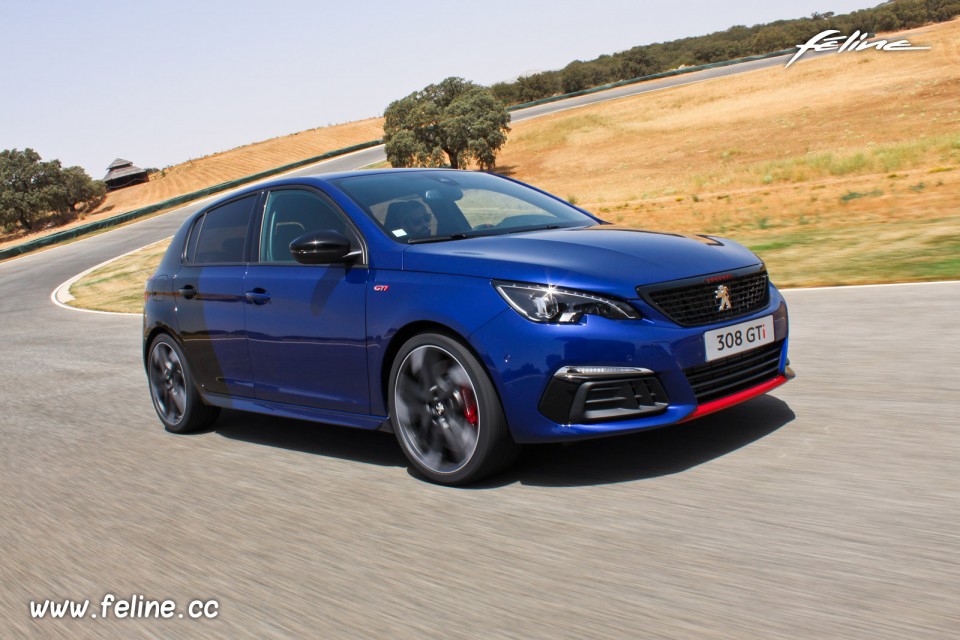 Photo essai Peugeot 308 GTi restylée Coupe Franche Bleu Magneti