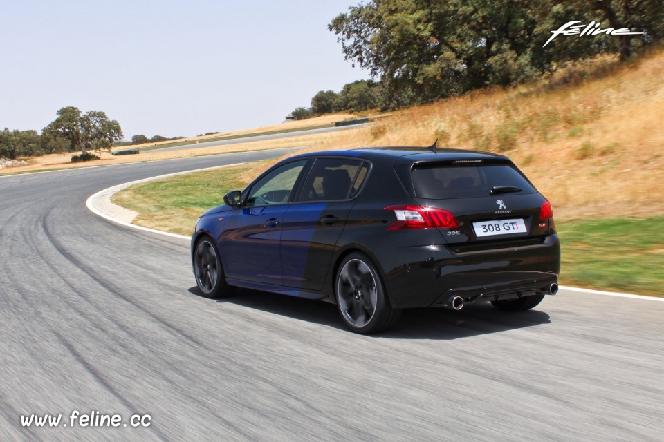 Photo essai 3/4 arrière Peugeot 308 GTi restylée Coupe Franche