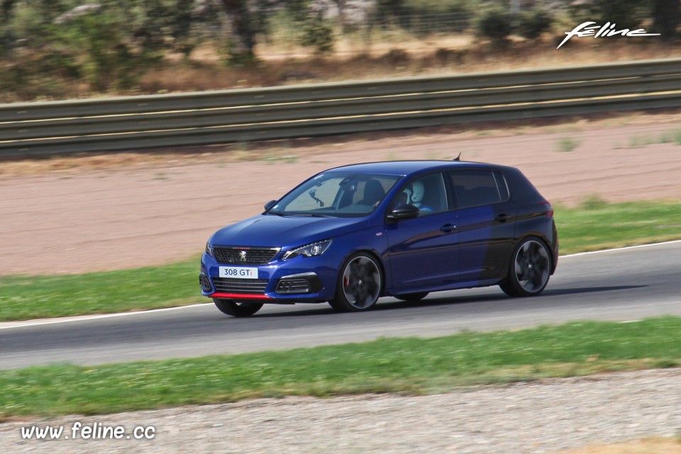 Photo essai Peugeot 308 GTi restylée Coupe Franche Bleu Magneti