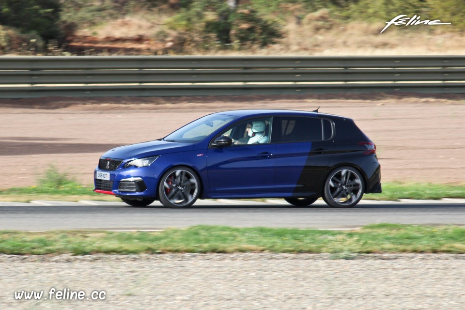 Photo essai Peugeot 308 GTi restylée Coupe Franche Bleu Magneti