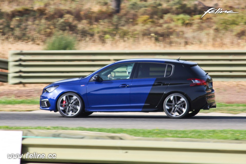 Photo essai Peugeot 308 GTi restylée Coupe Franche Bleu Magneti