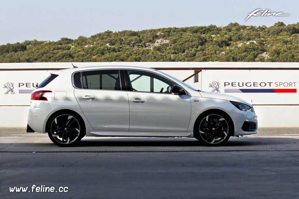 Photo essai Peugeot 308 GTi restylée Blanc Nacré (2017)