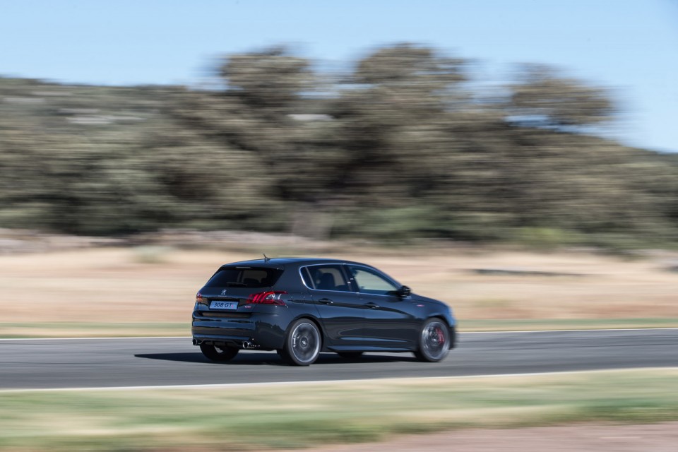 Photo Peugeot 308 GTi restylée Gris Hurricane - Essais circuit