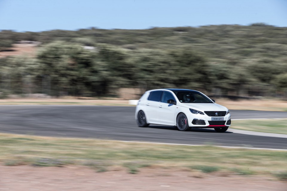 Photo Peugeot 308 GTi restylée Blanc Nacré - Essais circuit 20