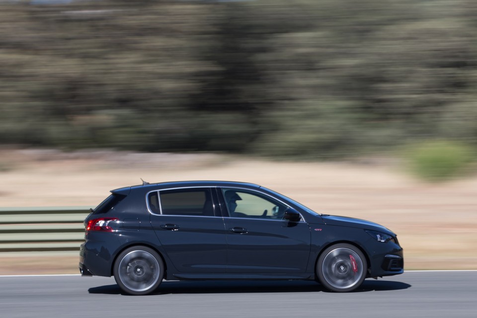 Photo Peugeot 308 GTi restylée Gris Hurricane - Essais circuit