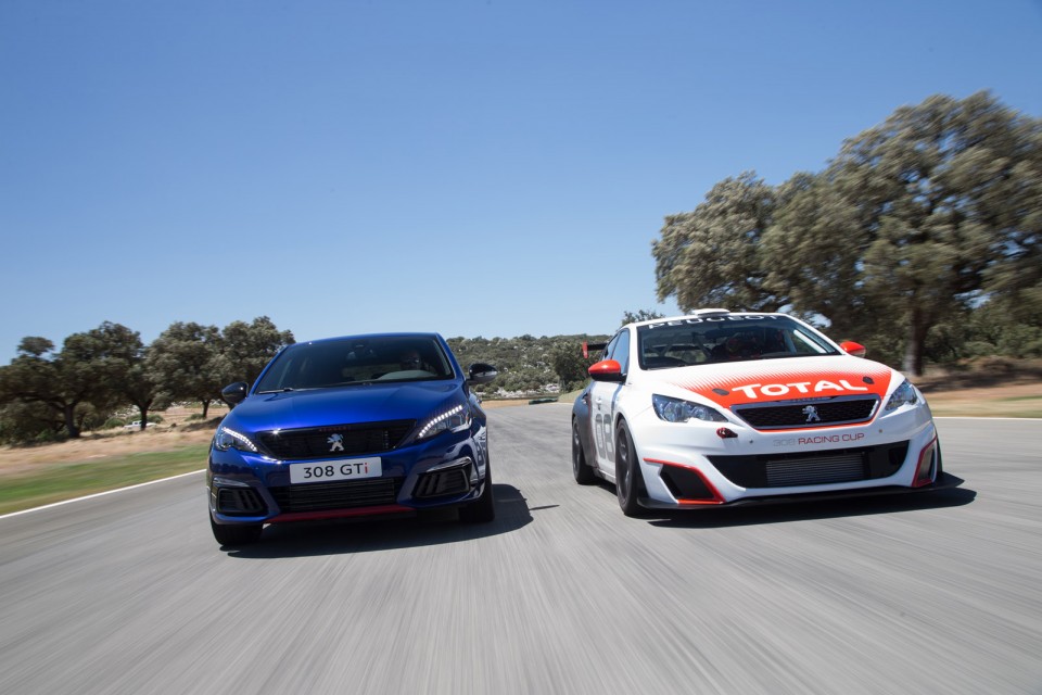 Photo Peugeot 308 GTi restylée et 308 Racing Cup - Essais circu