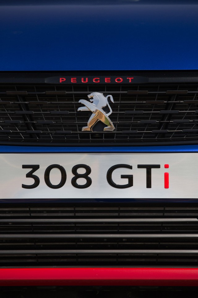 Photo détail face avant Peugeot 308 GTi restylée Coupe Franche