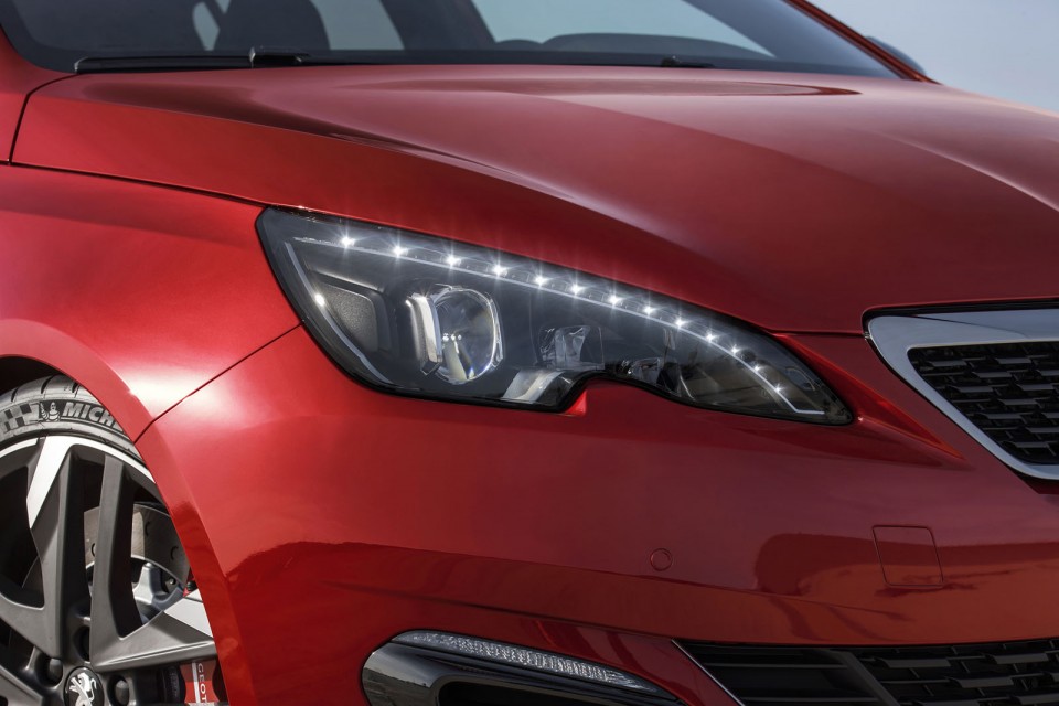 Photo projecteur avant Full LED Peugeot 308 GTi by Peugeot Sport