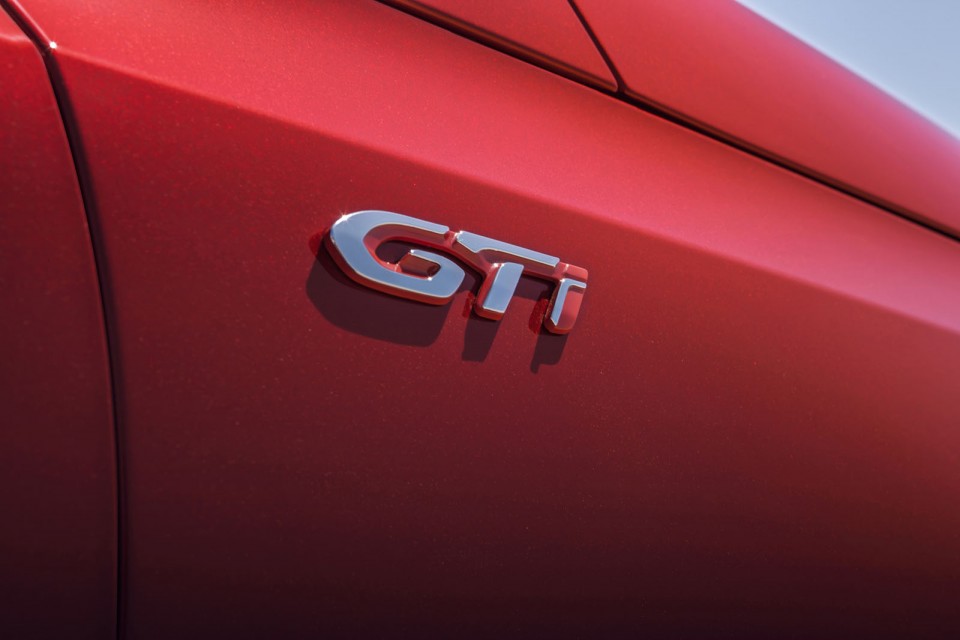 Photo sigle GTi Peugeot 308 GTi by Peugeot Sport (2015)