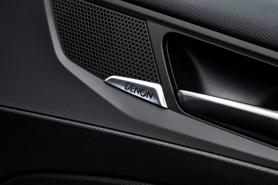 Photo kit Hi-Fi Denon Peugeot 308 GTi by Peugeot Sport (2015)