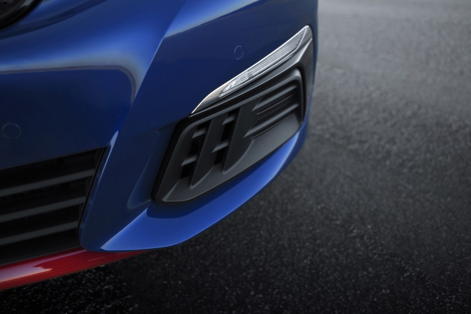Photo officielle prise d'air avant Peugeot 308 GTi restylée (20