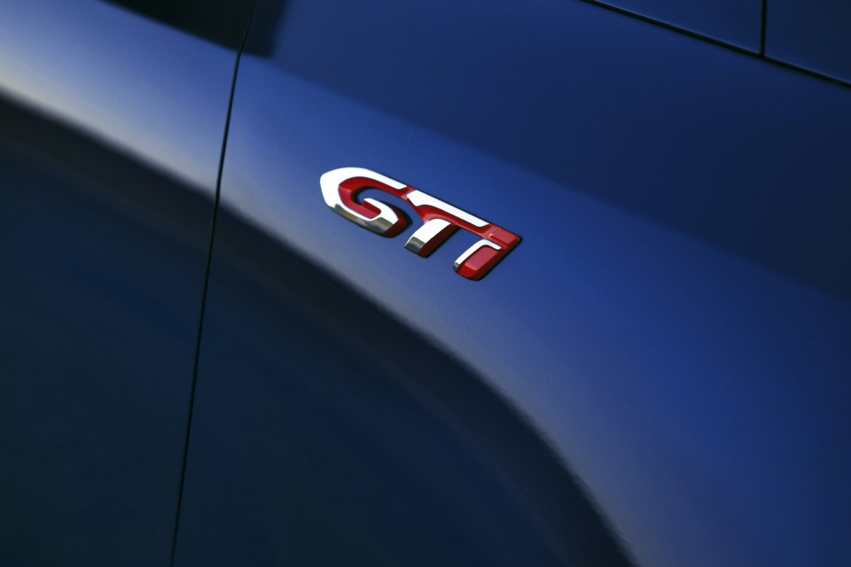 Photo officielle sigle GTi Peugeot 308 GTi restylée (2017)