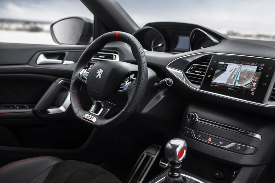 Photo officielle intérieur i-Cockpit Peugeot 308 GTi restylée