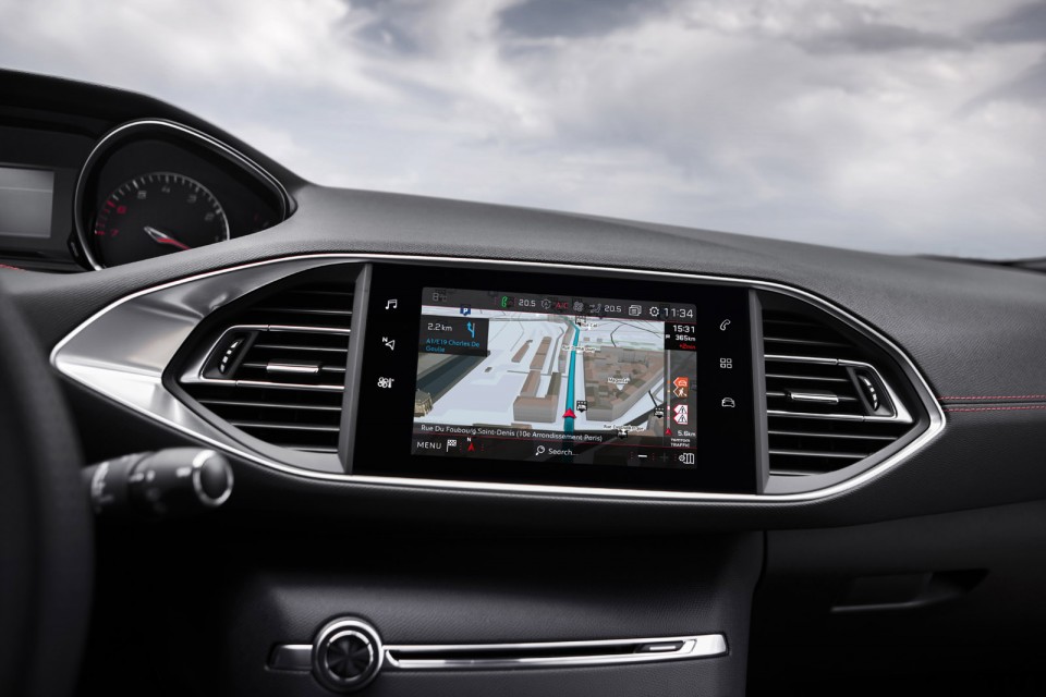 Photo officielle écran tactile navigation GPS Peugeot 308 GTi r
