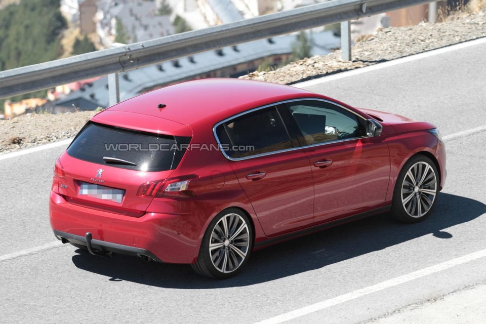 Photo espion (spyshot) 3/4 arrière Peugeot 308 R (ou 308 GTi)