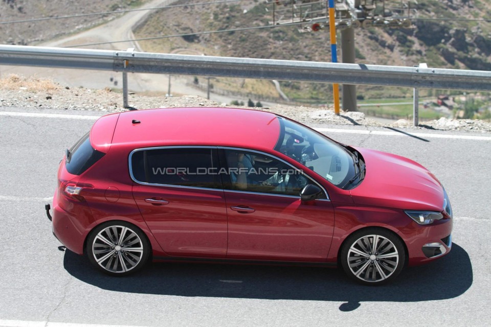 Photo espion (spyshot) profil Peugeot 308 R (ou 308 GTi)