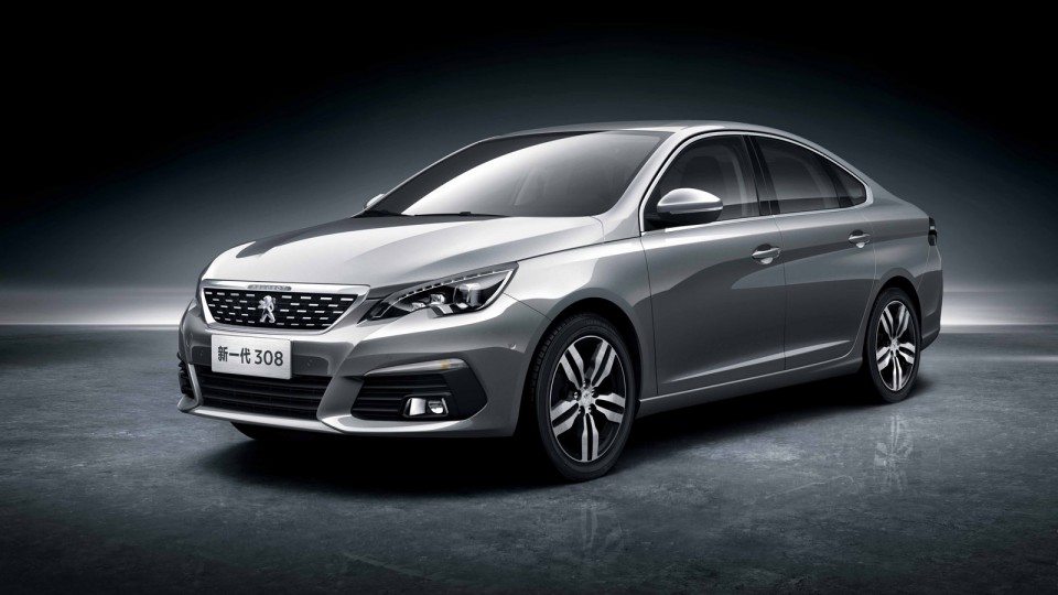 Photo officielle 3/4 avant Peugeot 308 Sedan II Chine (2016)