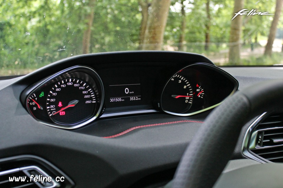 Photo combiné tête haute Peugeot 308 SW GT Blanc Nacré - 1.6