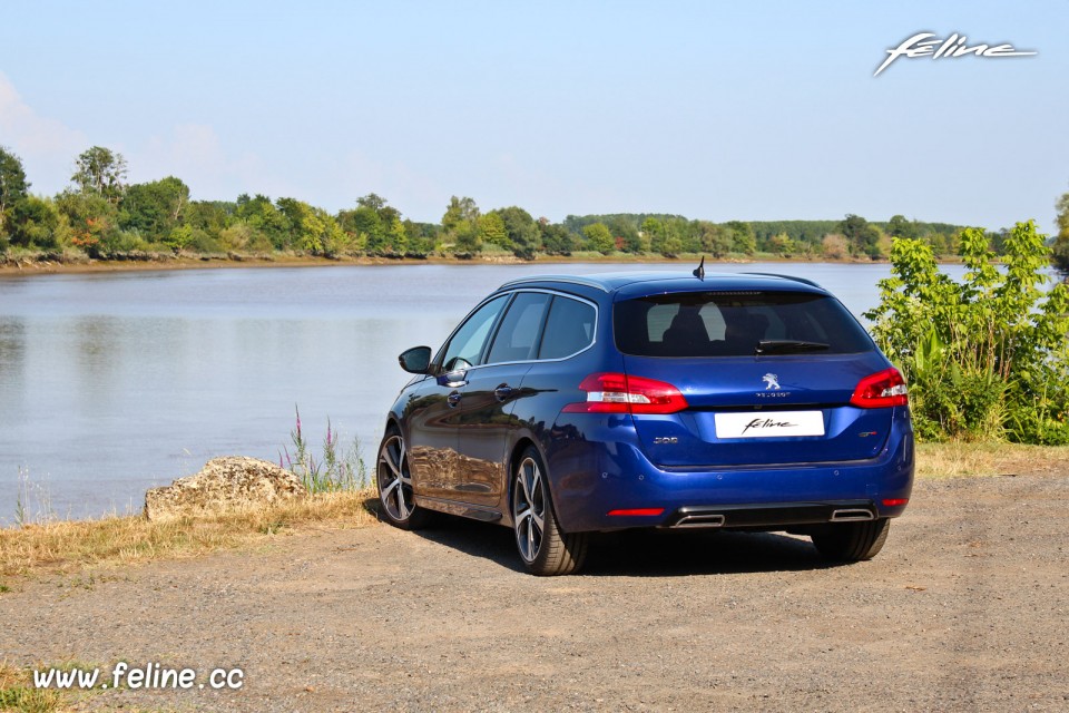 Photo essai Peugeot 308 SW GT Bleu Magnetic - 2.0 BlueHDi 180 EA