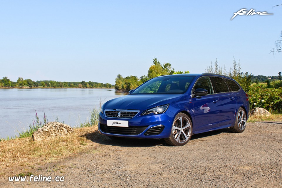 Photo essai Peugeot 308 SW GT Bleu Magnetic - 2.0 BlueHDi 180 EA