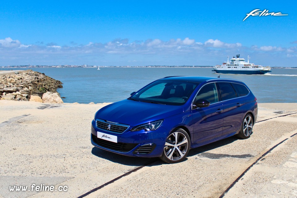 Photo essai Peugeot 308 SW GT Bleu Magnetic - 2.0 BlueHDi 180 EA