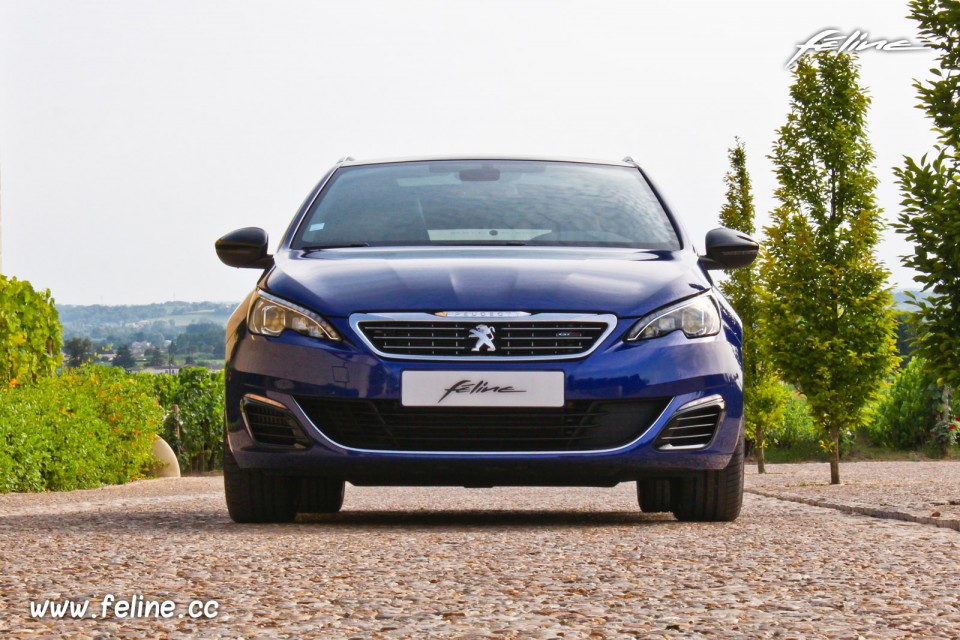 Photo essai Peugeot 308 SW GT Bleu Magnetic - 2.0 BlueHDi 180 EA