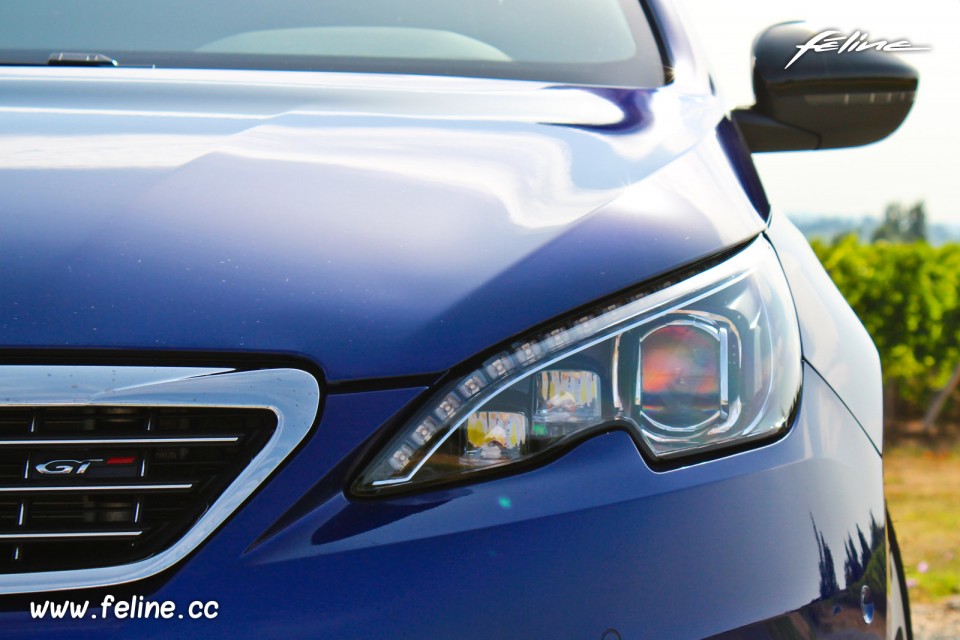 Photo phare avant Full LED Peugeot 308 SW GT Bleu Magnetic - 2.0