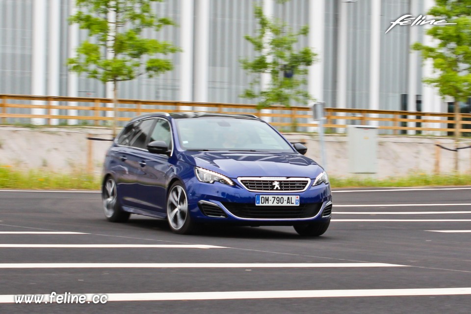 Photo essai Peugeot 308 SW GT Bleu Magnetic - 2.0 BlueHDi 180 EA