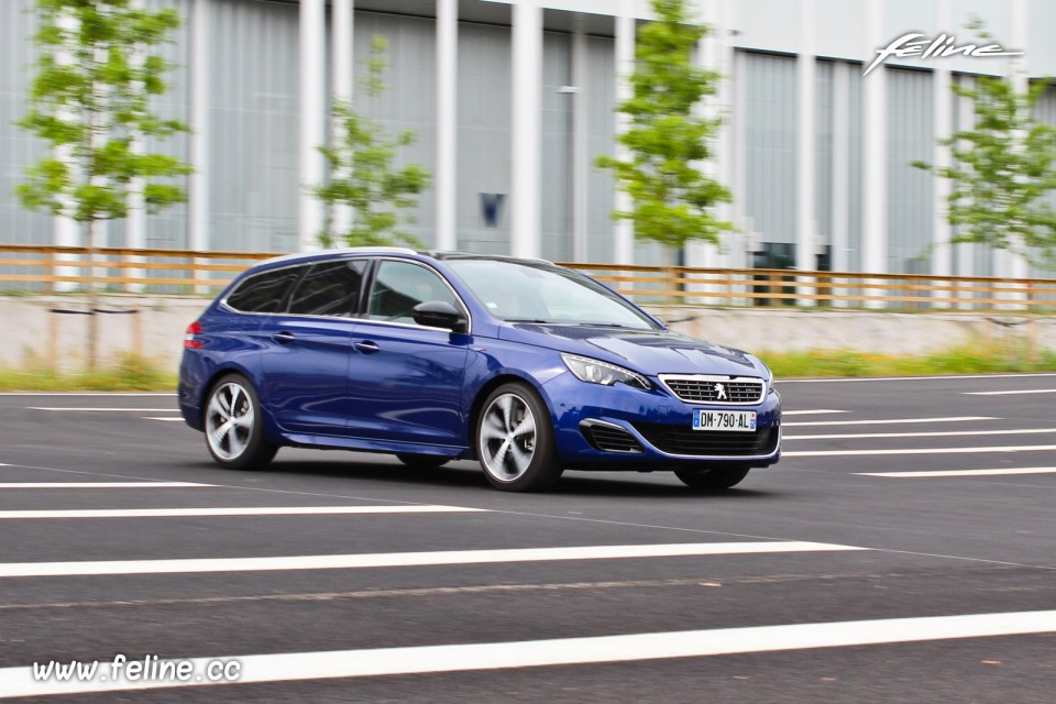 Photo essai Peugeot 308 SW GT Bleu Magnetic - 2.0 BlueHDi 180 EA