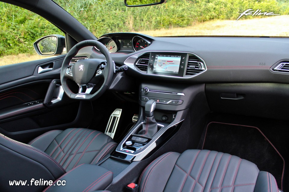 Photo intérieur cuir Peugeot 308 SW GT Bleu Magnetic - 2.0 Blue