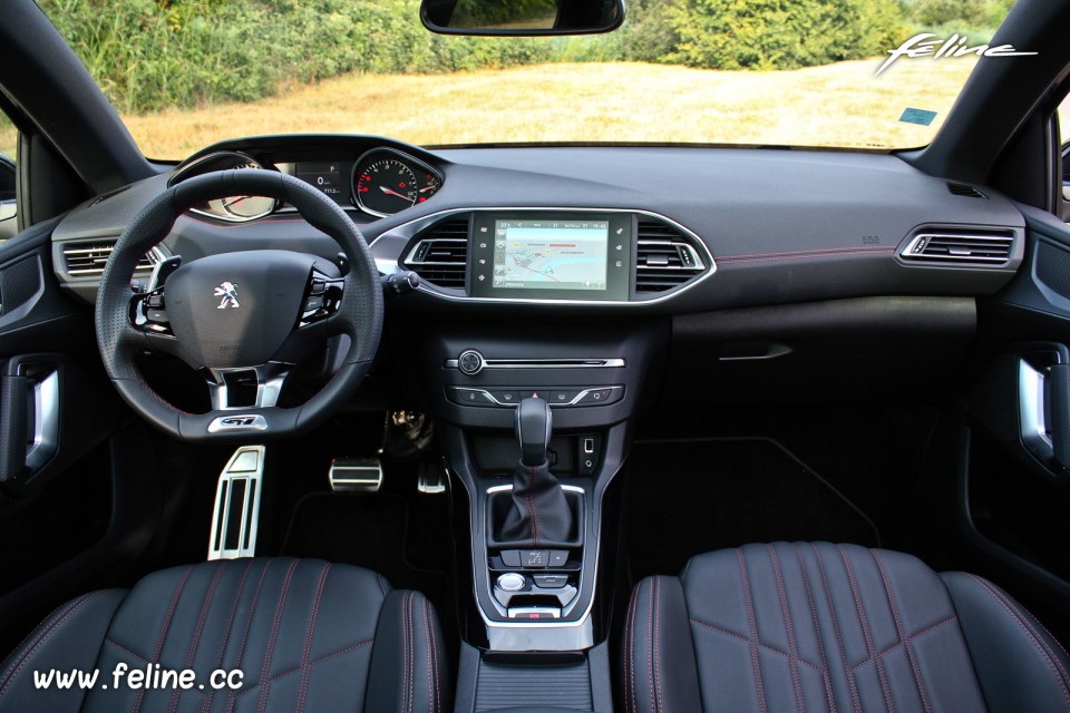 Photo intérieur cuir noir Peugeot 308 SW GT Bleu Magnetic - 2.0