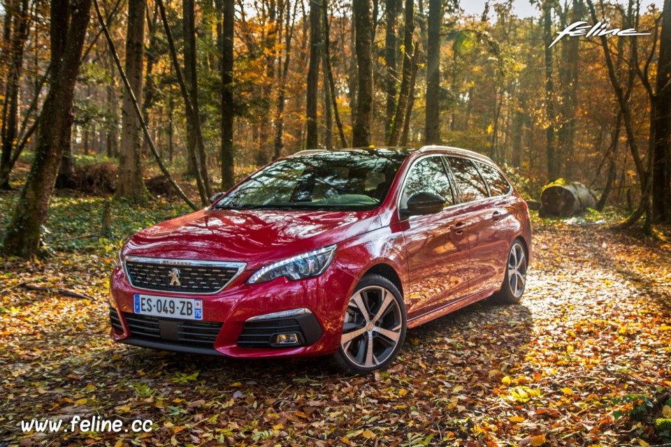 Photo 3/4 avant Peugeot 308 SW GT restylée Rouge Ultimate - 1.6