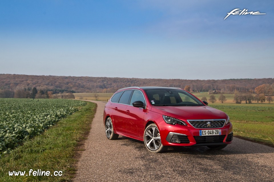 Photo essai route Peugeot 308 SW GT restylée Rouge Ultimate - 1