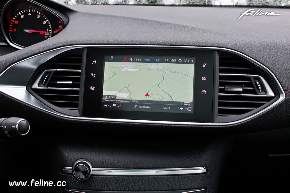 Photo navigation GPS écran tactile Peugeot 308 SW GT restylée